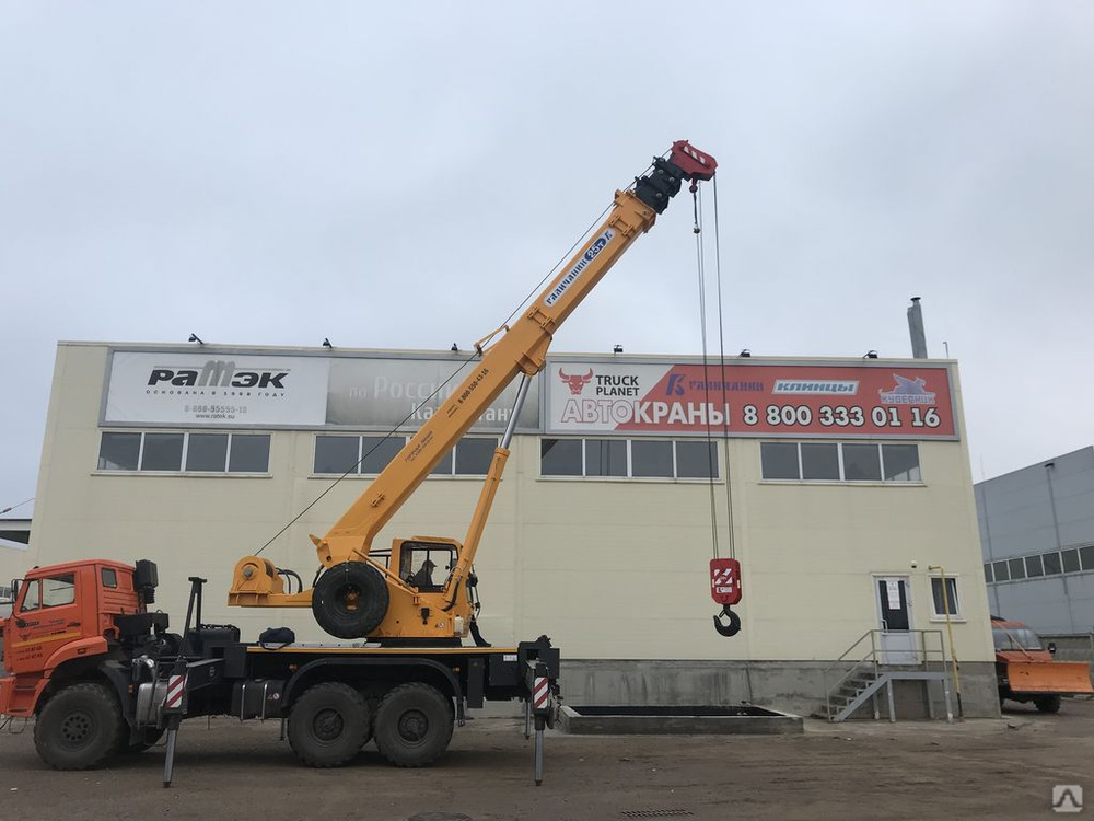 Кран вездеход 25т. Автокран 25т вездеход. Кран вездеход 25 тонн аренда. Аренда автокрана 30 метров