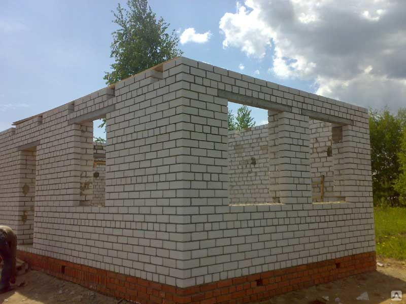 Отделка силикатным кирпичом. Дом из силикатного кирпича. Домик из силикатного кирпича. Строения из силикатного кирпича. Дом из силиката.