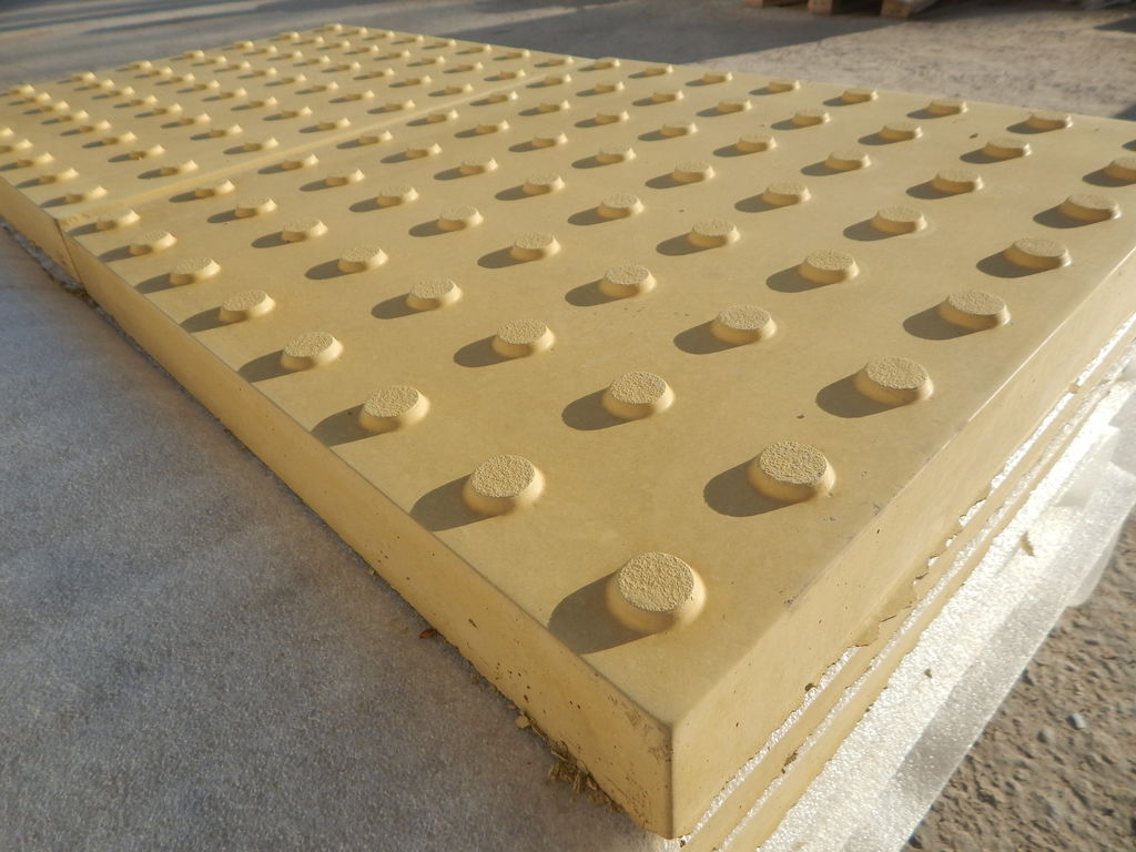 Тактильная плитка (А3) «Усеченные конусы в линейном порядке» (500х500х50) по ГОСТ 2018 из бетона 8