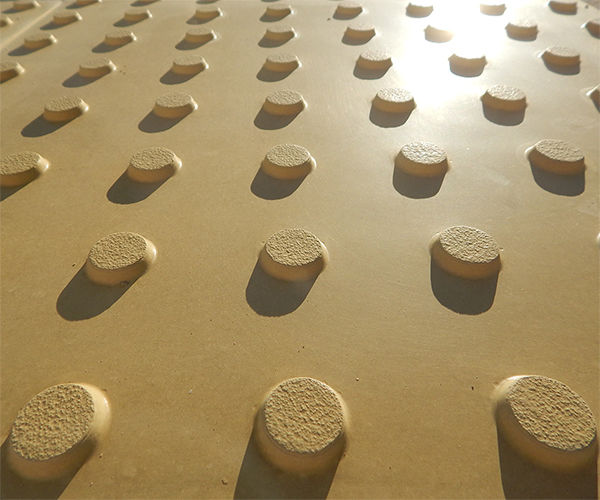 Тактильная плитка (А3) «Усеченные конусы в линейном порядке» (500х500х50) из высокопрочного бетона 5