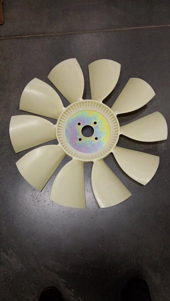 Крыльчатка вентилятора пластик внутренний диаметр 50 мм наружный диаметр 600 мм 10 лопастей 238Н-1308012 Ямз