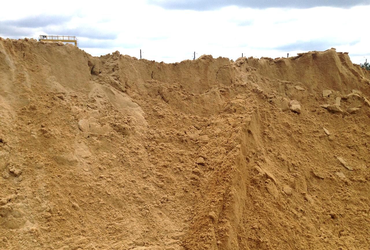 Песок намывной. Песок карьерный с доставкой osmgrunt. Песок карьерный с доставкой osmgrunt. 1. Карьерный песок кондиция.