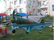 Уличная фигура "Военный самолёт"