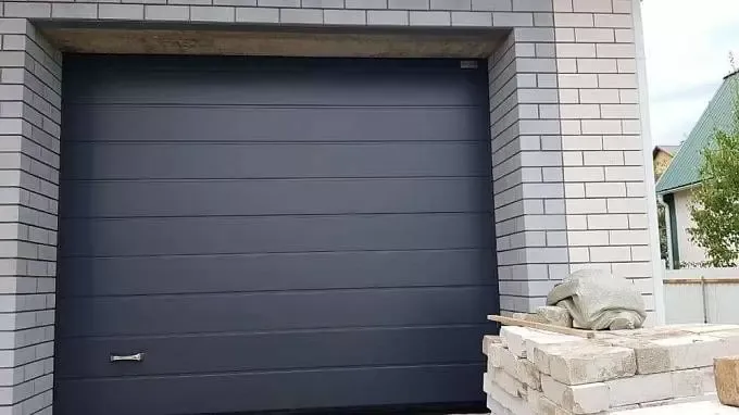 Ворота секционные гаражные Алютех Тренд 2500×2500, цвет чёрный