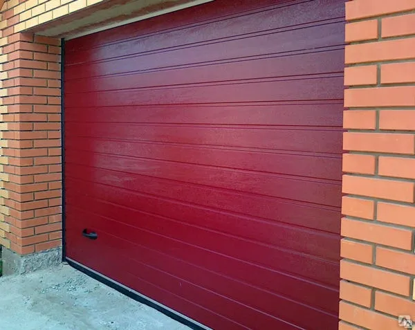 Ворота секционные гаражные Алютех Тренд, цвет красный 2750×2500