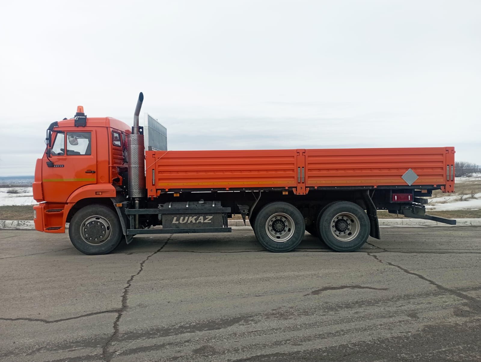 Автобмобиль для перевозки "Опасных грузов" EX II на шасси КАМАЗ 11